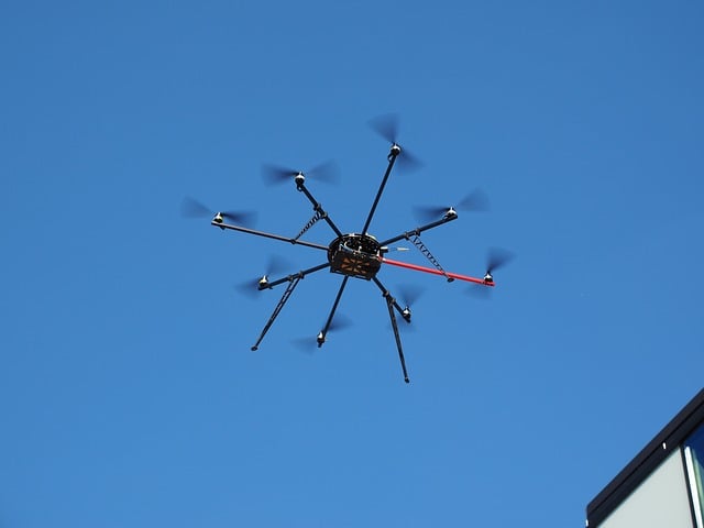 drone-592219_640