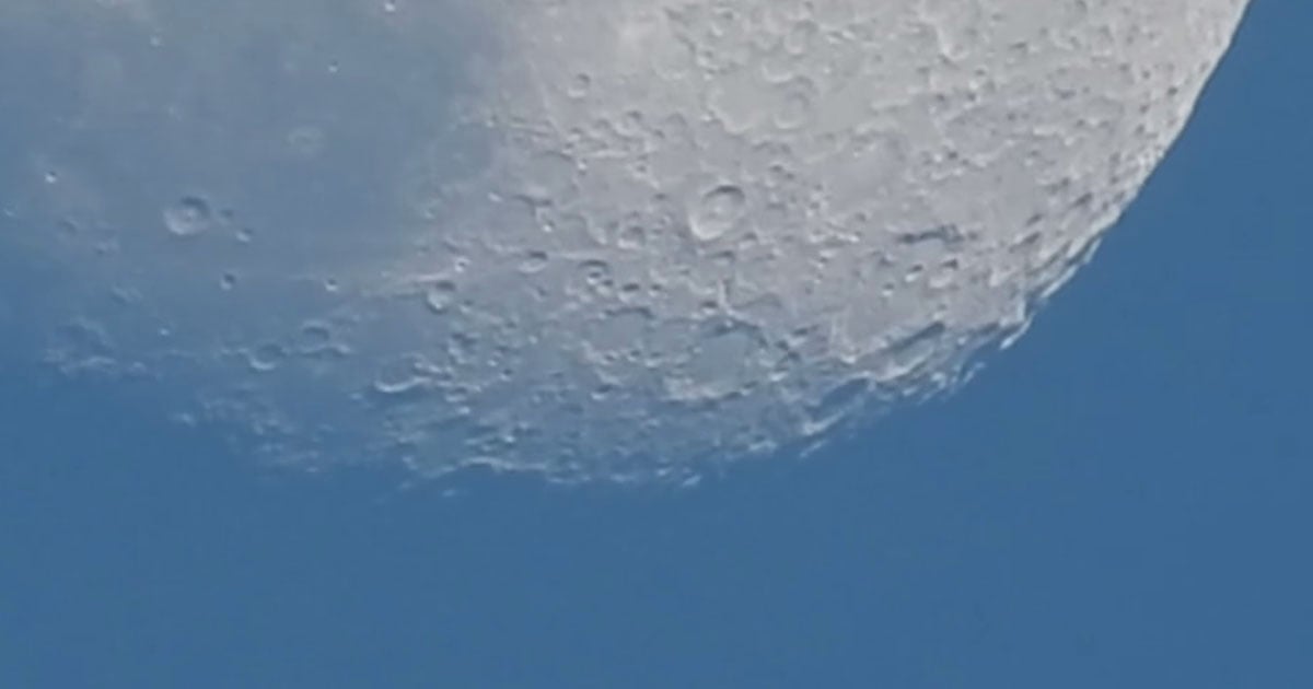 Amazing how Extreme Impressive: The Nikon P900's 83x Zoom Can Show the Moon 'Moving' | PetaPixel