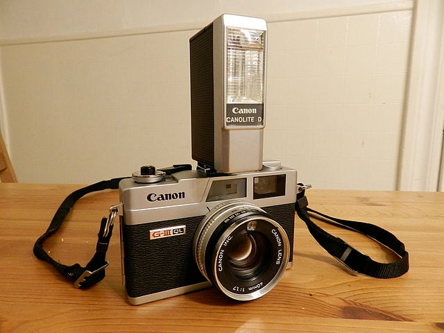 A Canonet GIII-17 with Canon flash unit. (Photograph by jvanderwees)