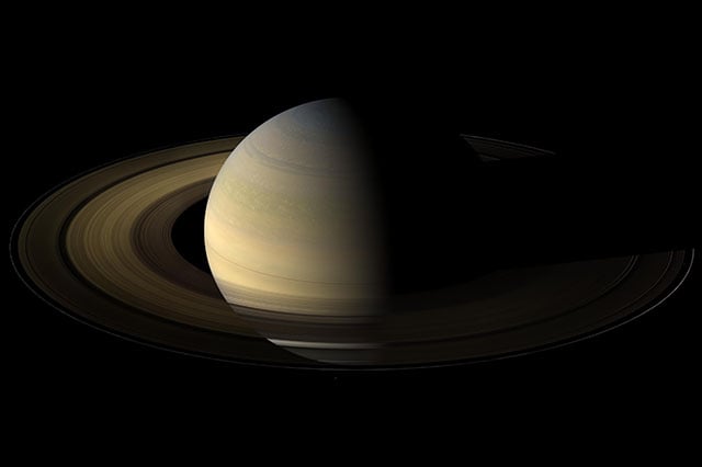 A photo of Saturn during an equinox. [#]
