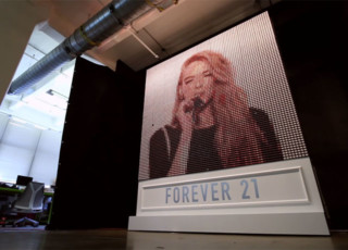 This Giant Screen Displays Photos with 6,400 Spools of Colored Thread ...