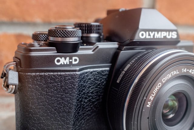 brandwond Vergevingsgezind Samenstelling Review: The Olympus OM-D E-M10 II is Solid But Has a Lackluster EVF |  PetaPixel
