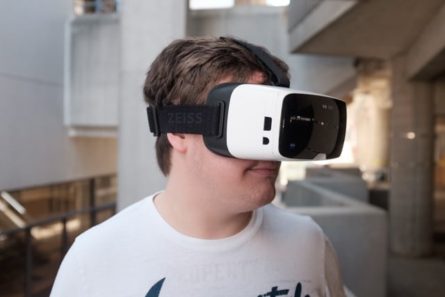 Review The Carl Zeiss Vr One Is A Headset Best Left On The Shelf