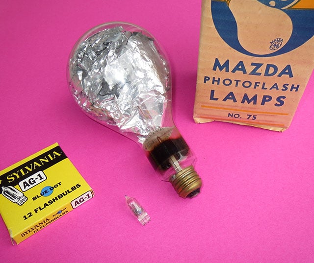 Flashbulbs_comparing_AG-1_to_No_75