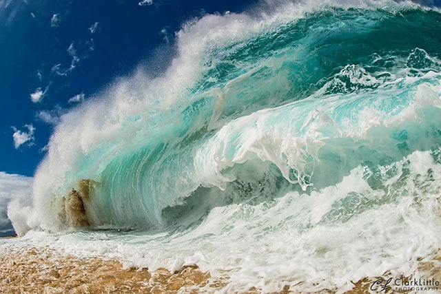 This is How You Photograph Giant Waves Crashing on a Beach