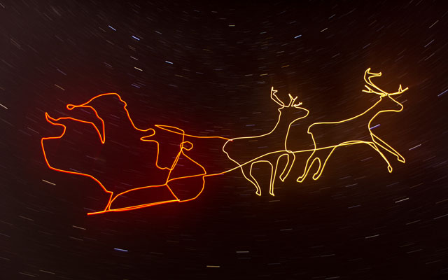 AT_press-images_Drone-Light-Painting-by-Ascending-Technologies_Santa-Claus-Reindeer-Sleigh_02