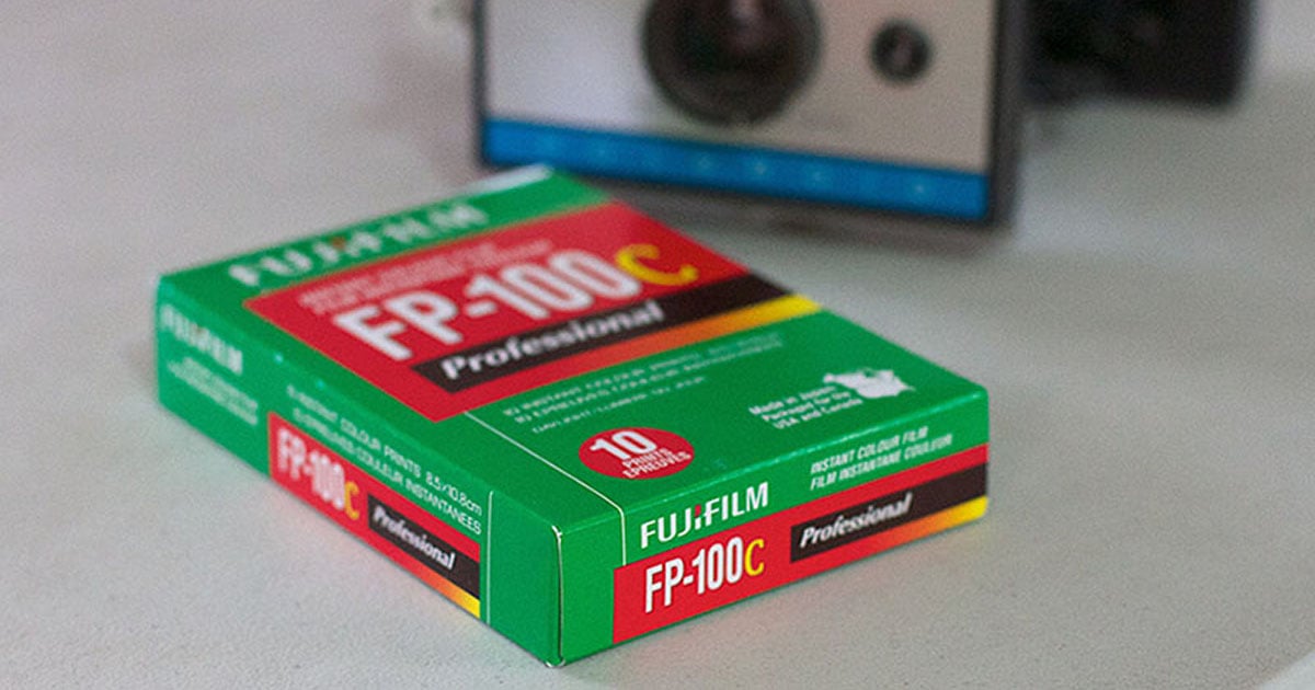 onze bericht Registratie Fujifilm is Putting an End to Its FP-100C Peel-Apart Instant Film |  PetaPixel