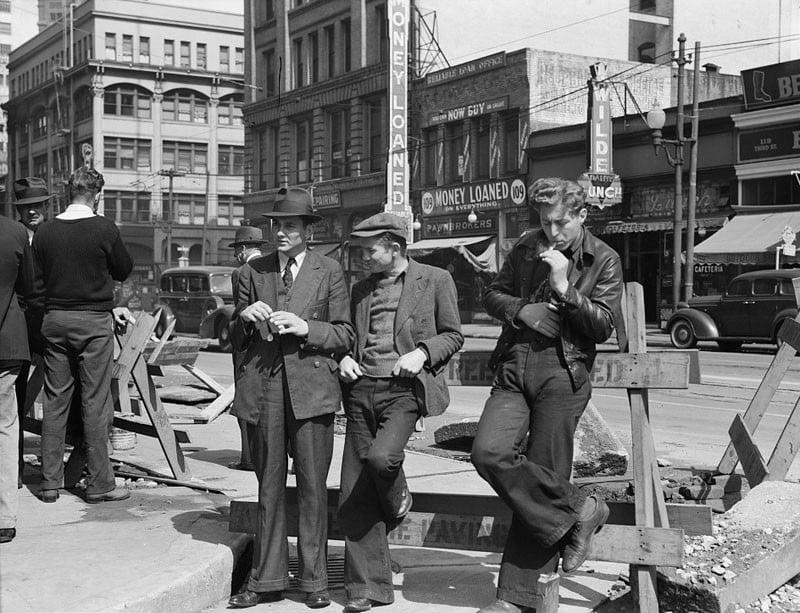 Salvation Army, San Francisco, California. Unemployed young men pause a moment to loiter and watch, and then pass on. April 1939.