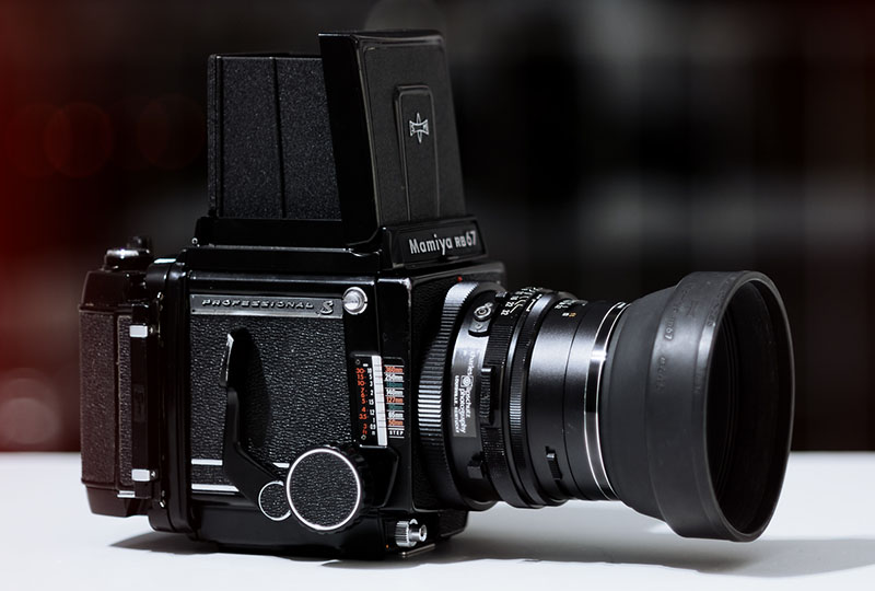 A Mamiya RB67 Professional S camera. Photo by 55Laney69.