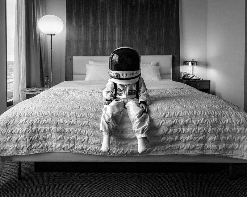 How do astronauts sleep in space_