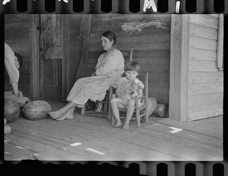 Mrs. Frank Tengle and Laura Minnie Lee Tengle, sharecroppers, near Moundville, Hale County, Alabama. 1936.