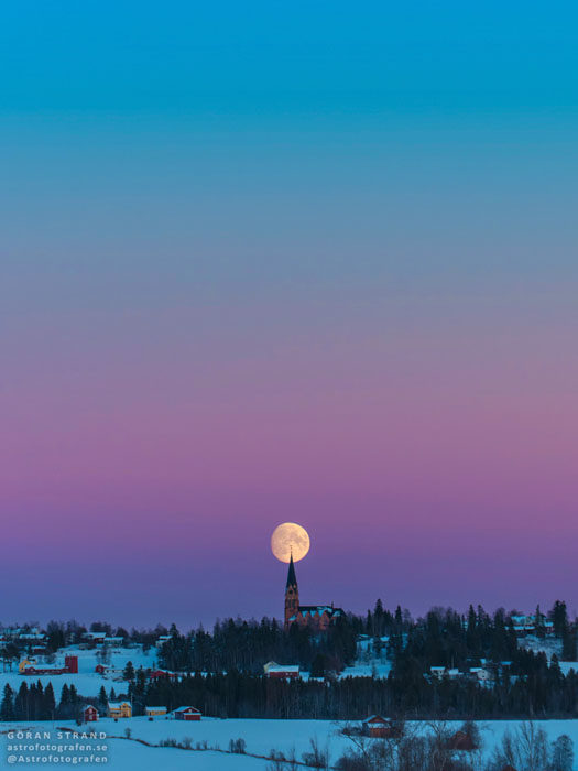 Moonrise in Earth shadow and Belt of Venus.