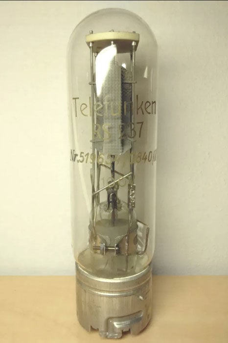 Jun's prized 1938 Telefunken RS237. © Jun Sato. Image used with permission.