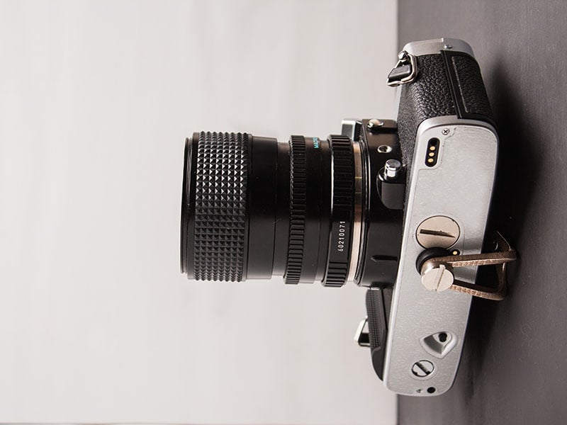 HANGIE is a Minimalist Wall Mount for Displaying Cameras | PetaPixel