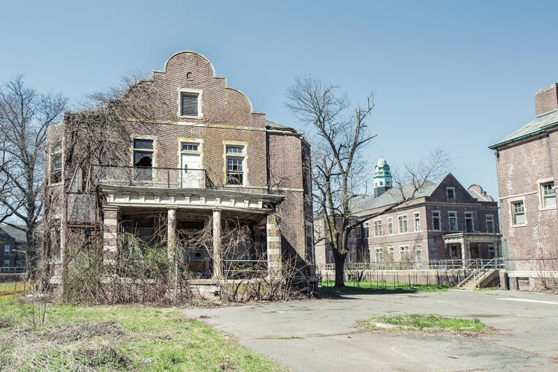 eerie-photos-of-america-s-abandoned-asylums