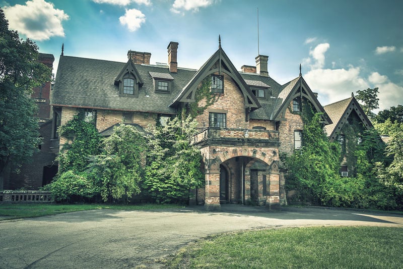 A luxurious private mental hospital for the affluent where Marilyn Monroe, Zelda Fitzgerald, Truman Capote, and Rosemary Kennedy sought treatment. 