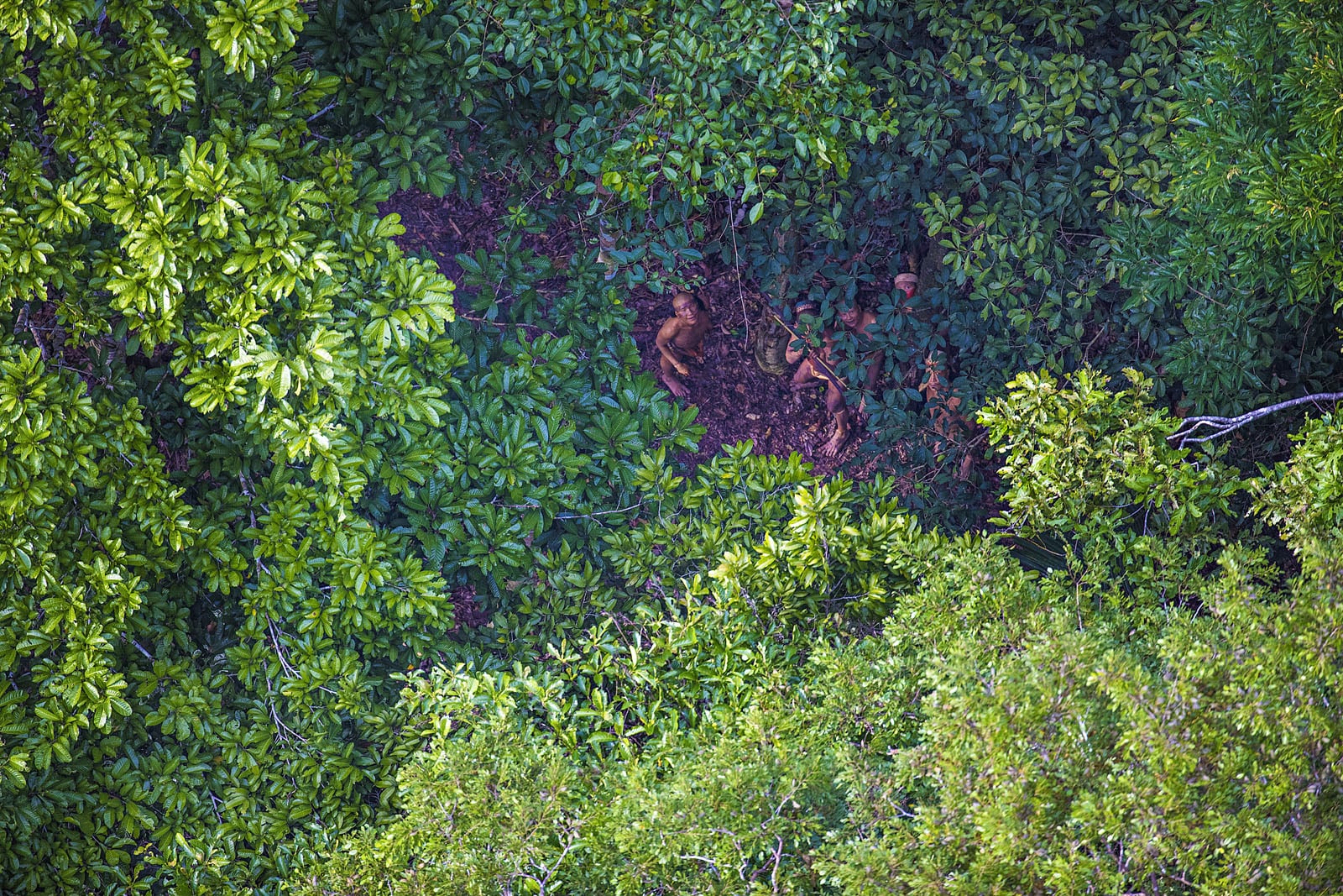 Photographer Spots an Uncontacted Tribe in the Amazon | PetaPixel
