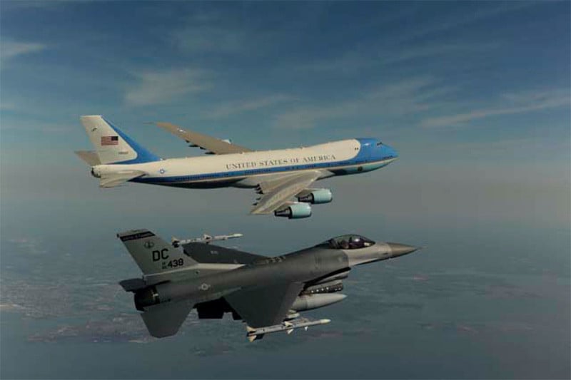 air force one flying low over manhattan