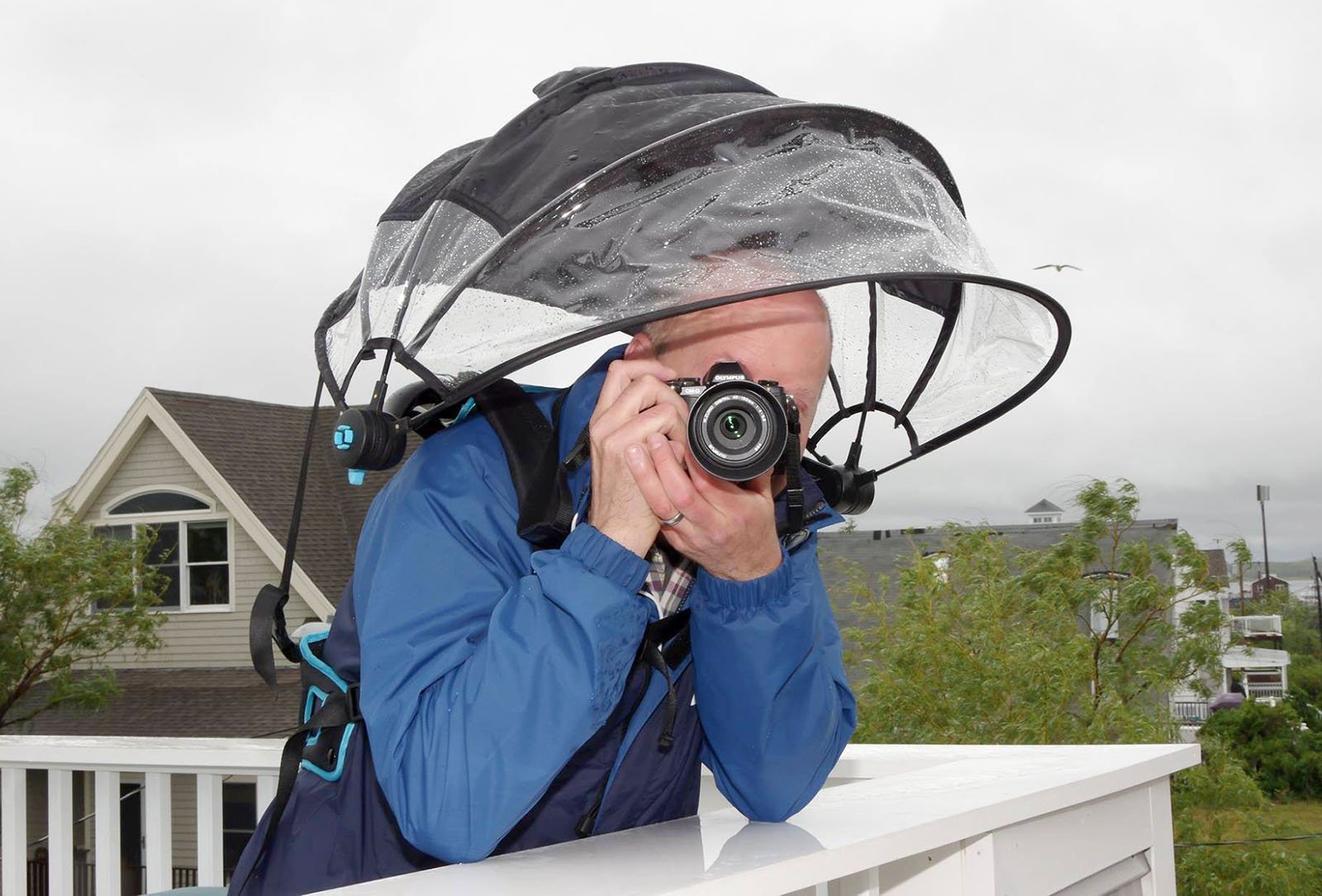 Уникализатор фото. Nubrella hands free Umbrella. Зонт для фотографов Nubrella. Зонтик для фотографа. Зонтик для фотоаппарата.