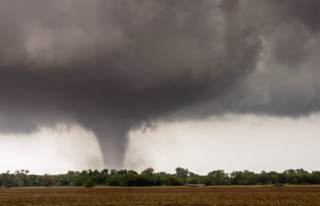 8 Tips for Shooting an Award-Winning Tornado Photo | PetaPixel