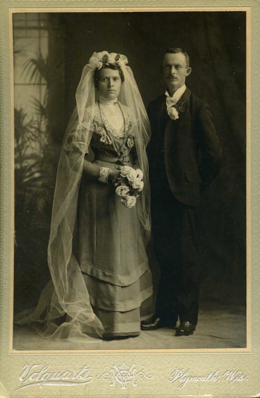 This is What Wedding Photos Looked Like in the Late 1800s