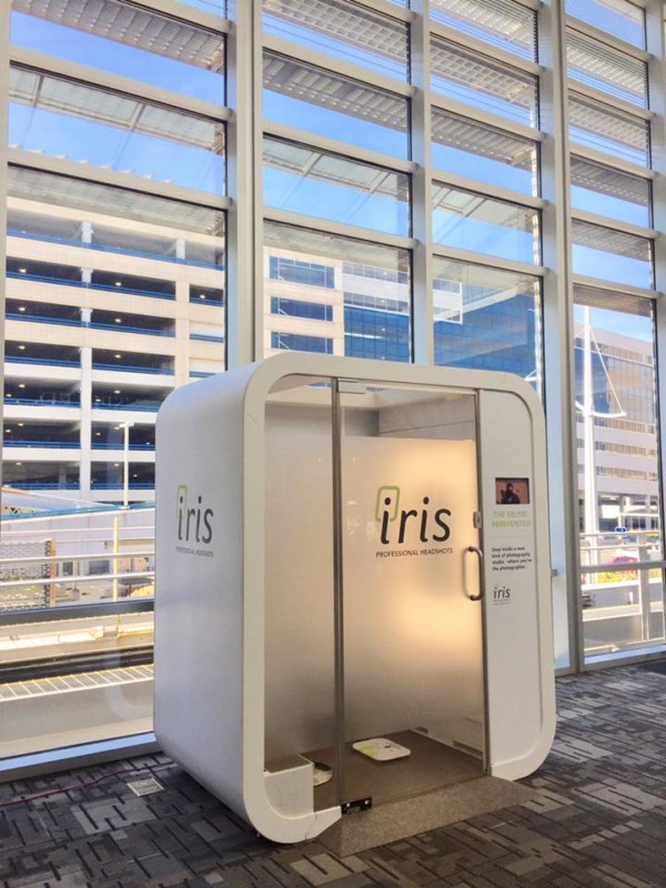 Iris Booth – Professional Photo Booth