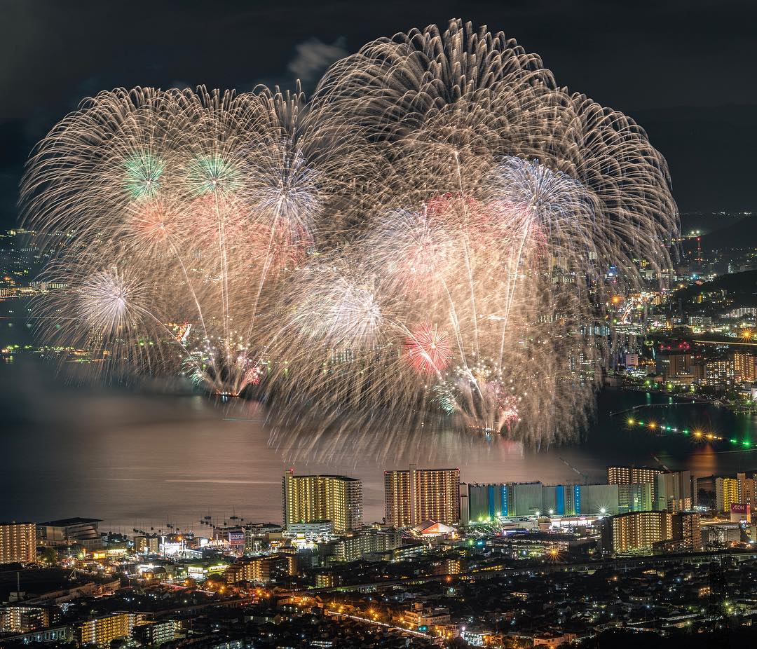 Dazzling Photos of Summer Firework Festivals in Japan | PetaPixel