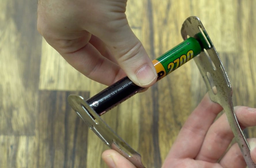 how-to-revive-a-dead-rechargeable-battery-in-30-seconds-petapixel