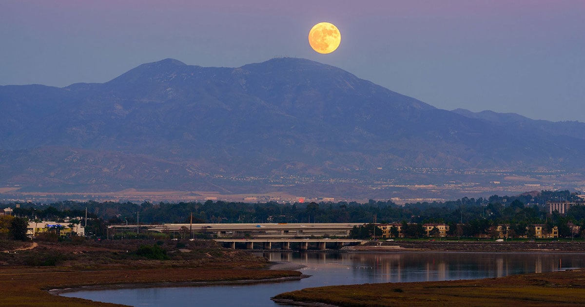 How To Photograph A Moonrise And Moonset PetaPixel
