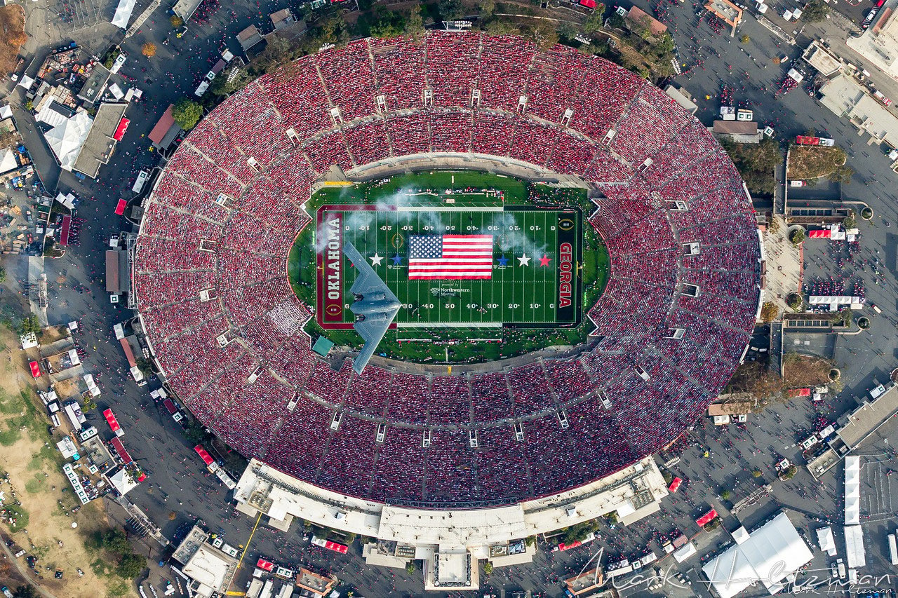 How to Photograph a Stealth Bomber Over a Stadium... From Above - PetaPixel