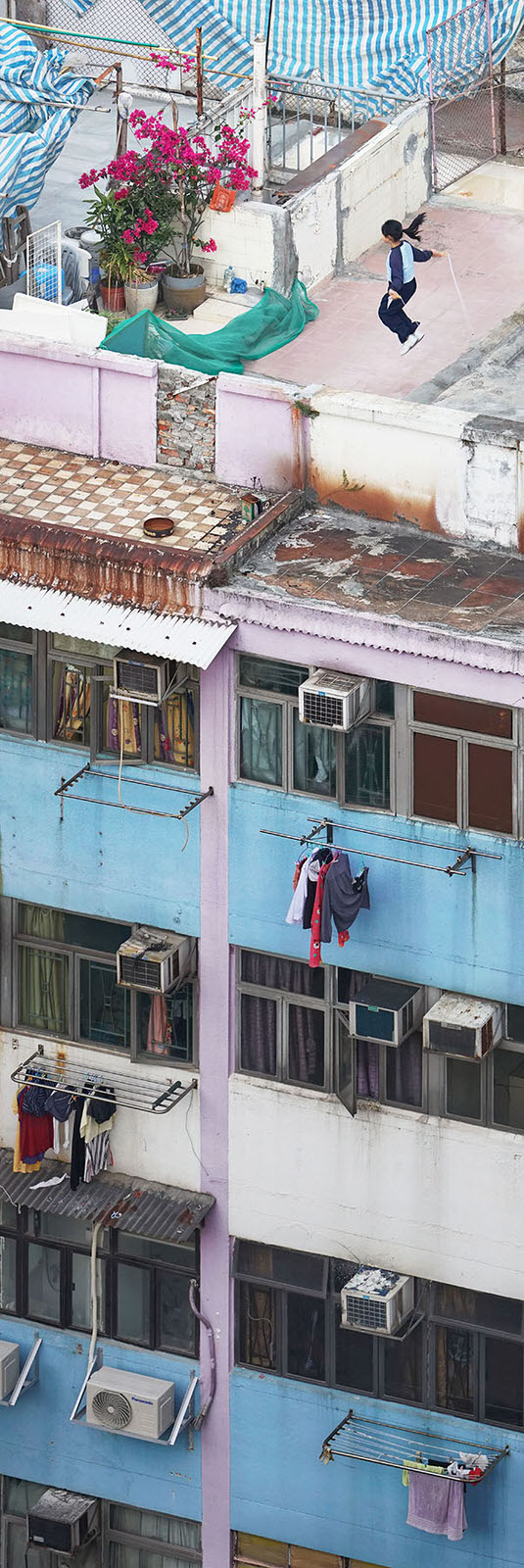 Photos of Daily Life on the Rooftops of Old Buildings in Hong Kong ...