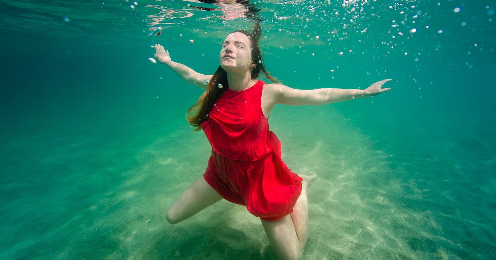 people underwater photography