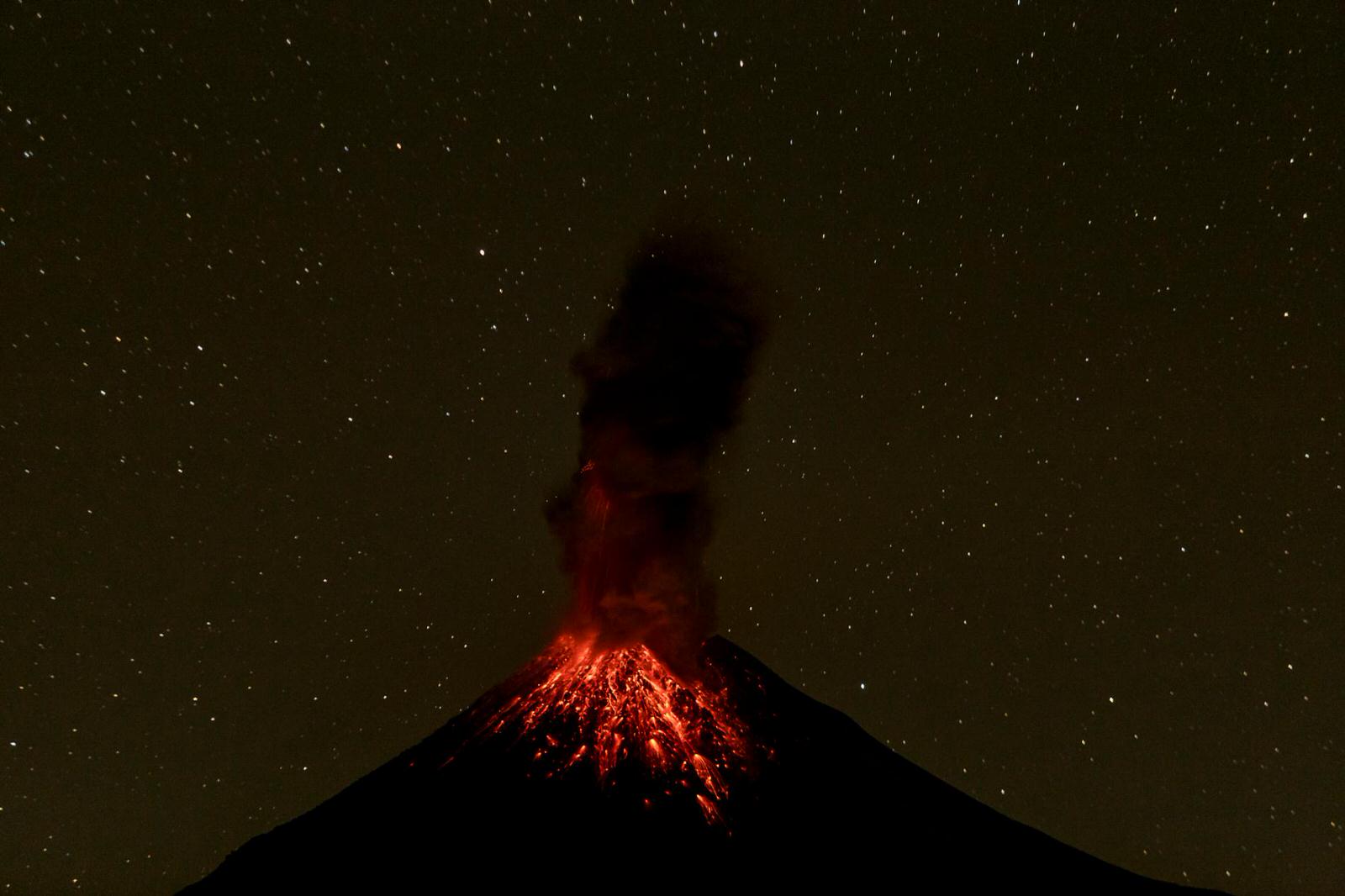 Извержение вулкана гиф
