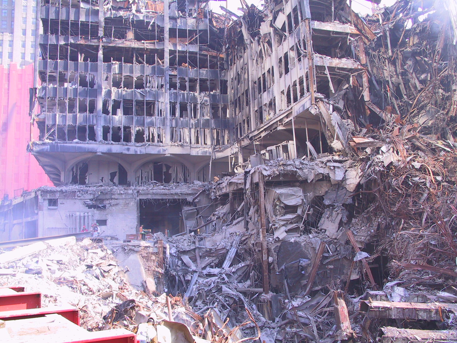Фото после теракта. Теракт 11 сентября в Нью Йорке. Взрыв башен-близнецов в Нью-Йорке. Трагедия 11 сентября 2001 в США.
