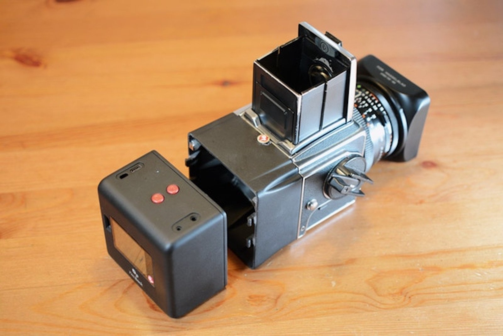 Adapter for Hasselblad CFV digital back and Mamiya RB67 body 