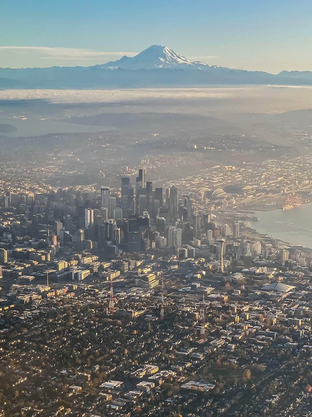 Photographer Captures Seattle Lined Up with Mt. Rainier PetaPixel