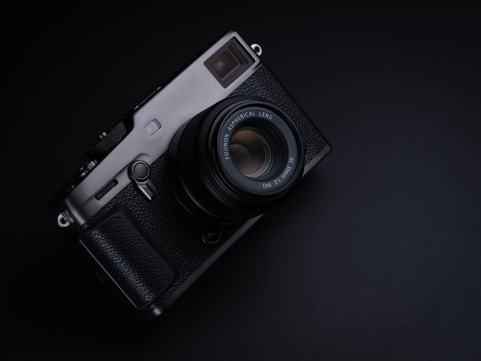Fujifilm Launches Mid-Range X-T200 and Affordable XC 35mm f/2 Lens | PetaPixel