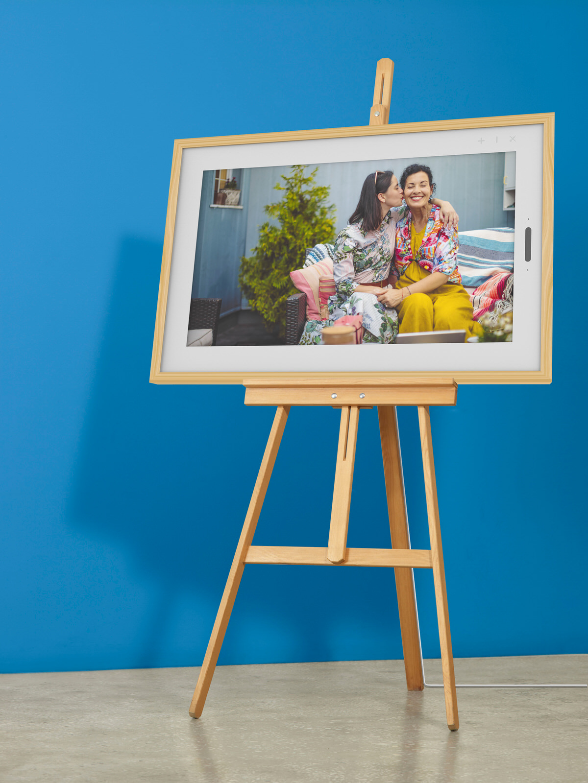 Lenovo Smart Frame Is A 399 21 5in Digital Picture Frame Of The Future 