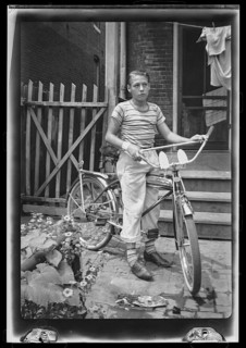 The Shoebox Negatives: My Father's Photos of 1930s Chicago | PetaPixel