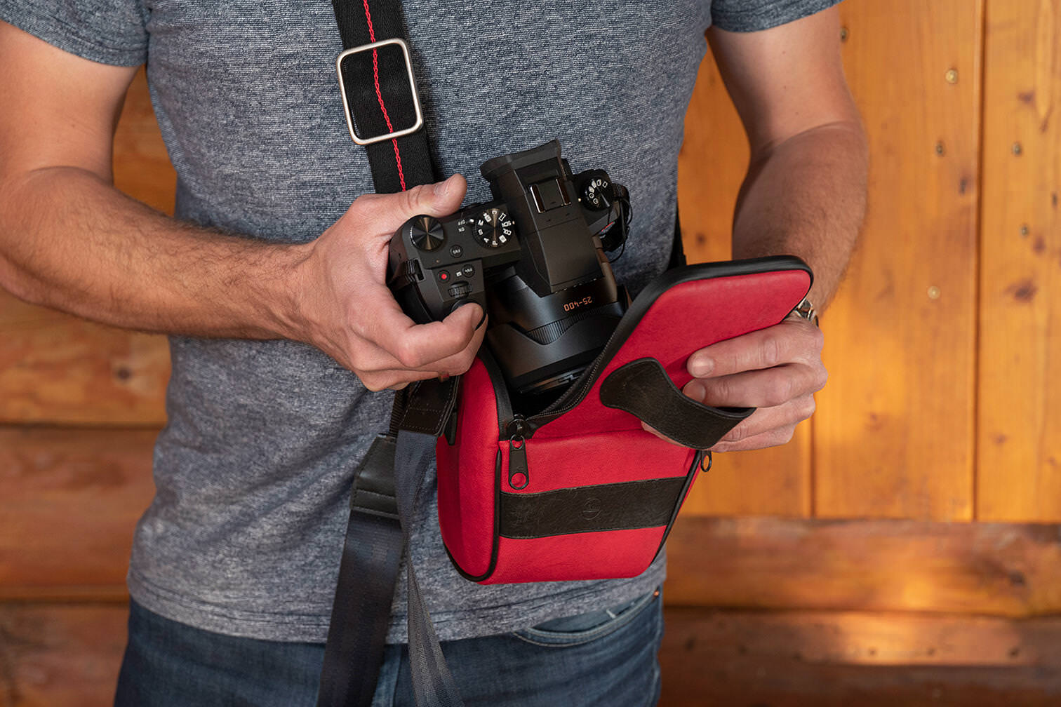 Leica Unveils the $279 Ettas Bag for One-Camera Outings | PetaPixel