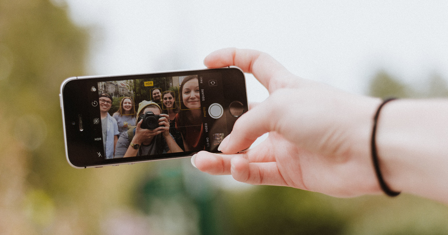 Apple Patents Feature That'll Let You Take 'Synthetic Group Selfies