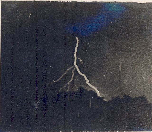 These are the World's First Photos of Lightning | PetaPixel