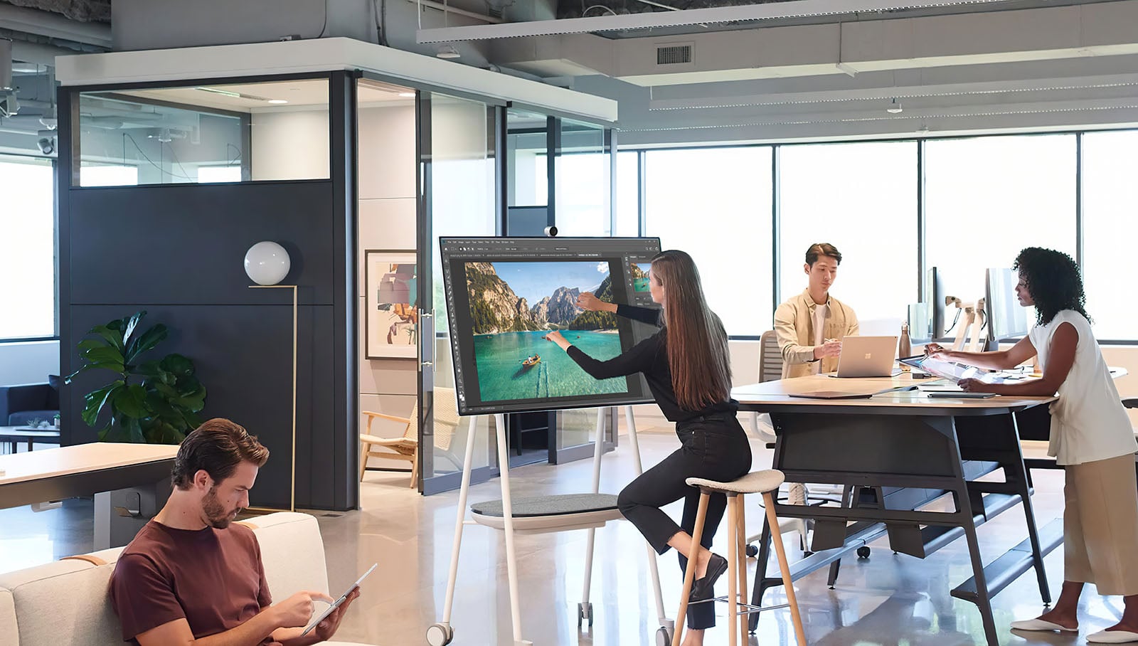 Microsoft Surface Hub 2S is a $22,000 85-Inch Touchscreen That Runs ...