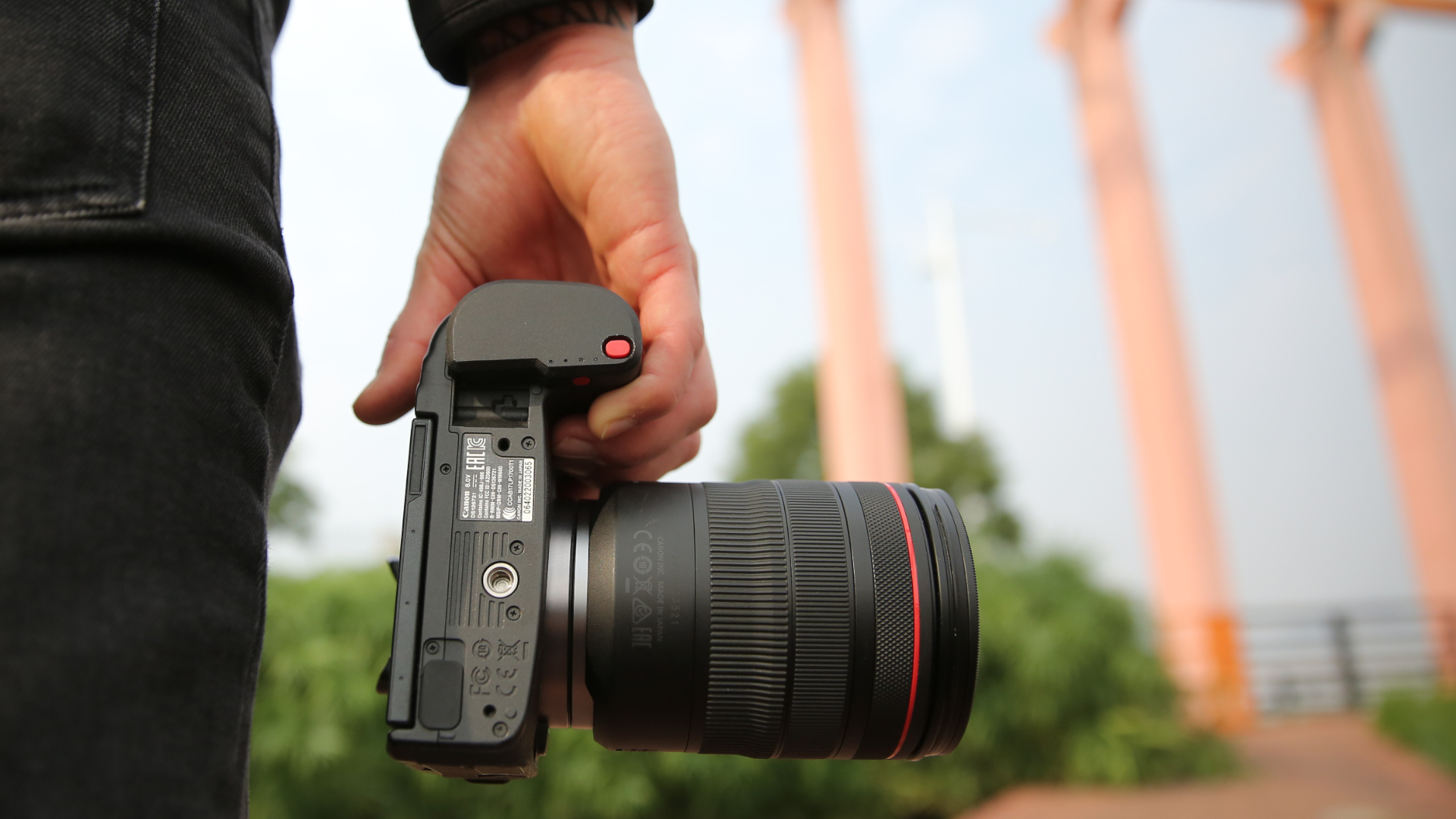 This Re-Imagined Camera Battery Challenges Conventional Design | PetaPixel