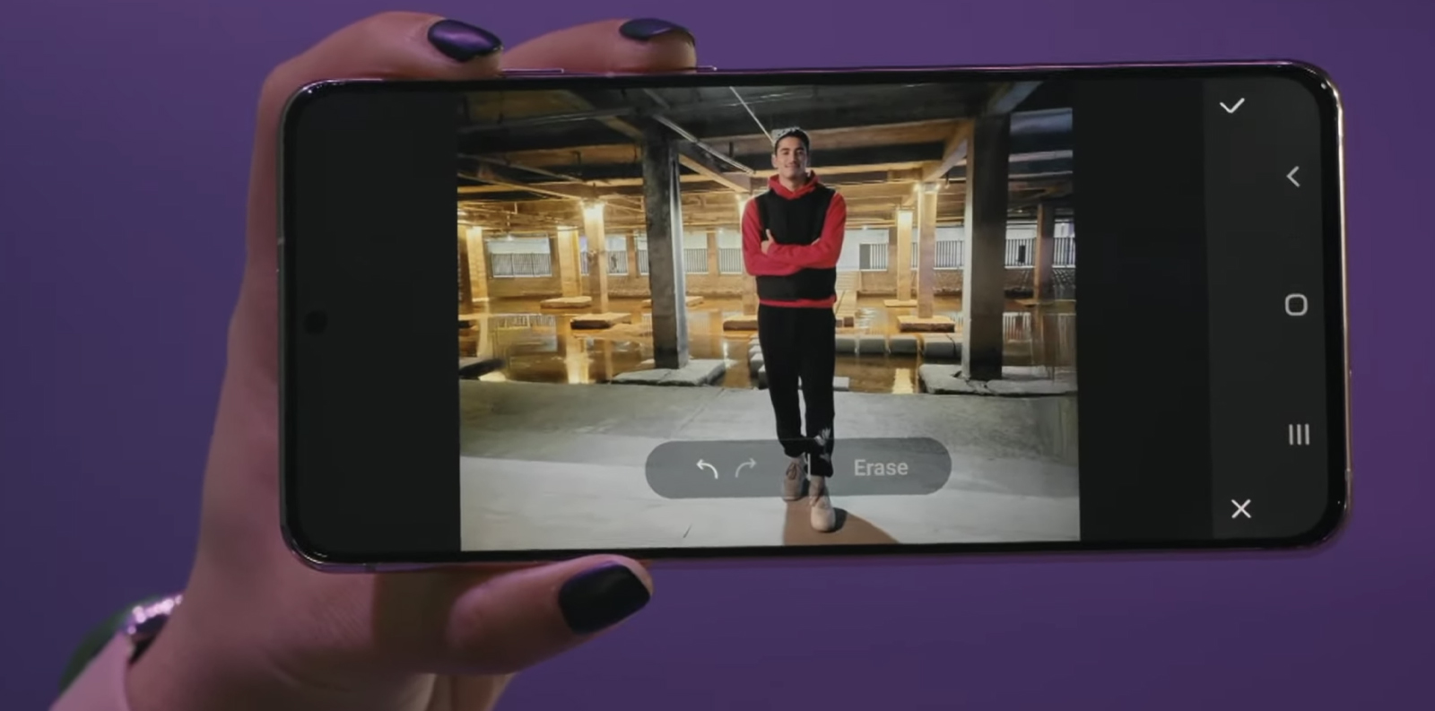 Samsung's Object Eraser Can Automatically Remove People From Photo