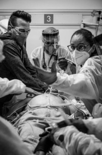 ER Doctor Documents COVID-19 Battle in a LA Hospital with His Camera ...