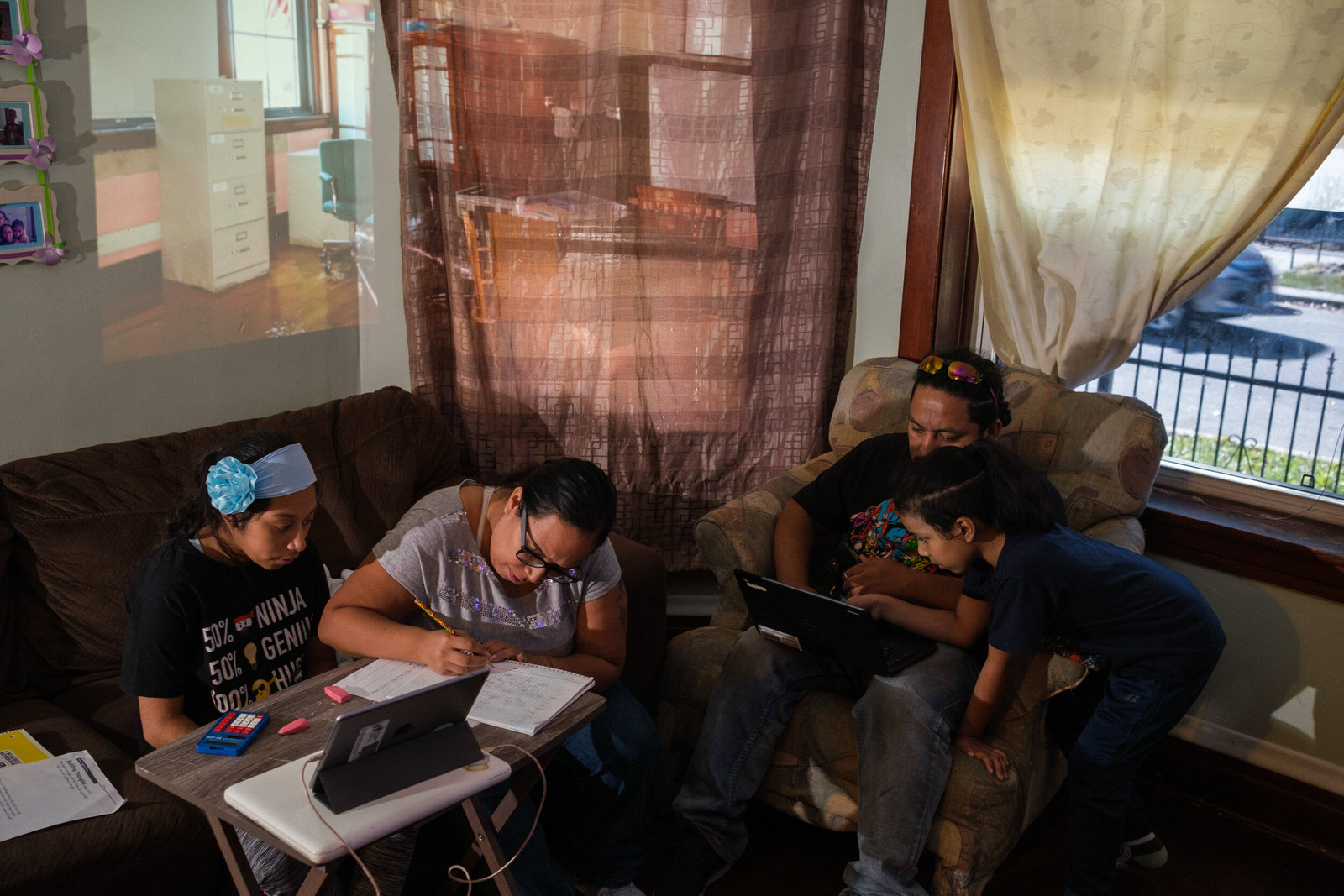 Photos Document Remote Learning at a Chicago Elementary School | PetaPixel