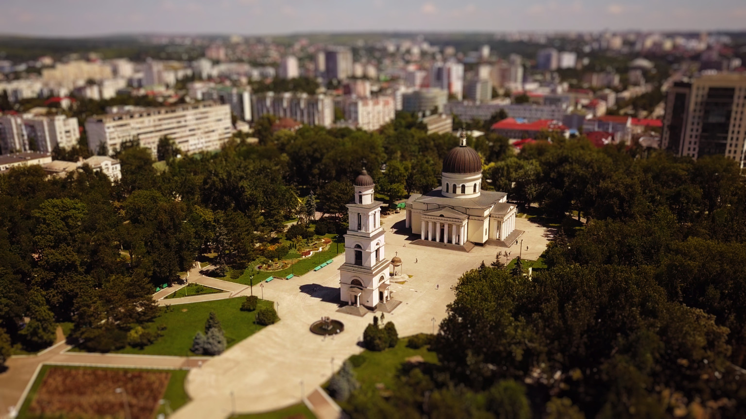 Little Big World: The Beauty of Moldova Captured in Miniature | PetaPixel