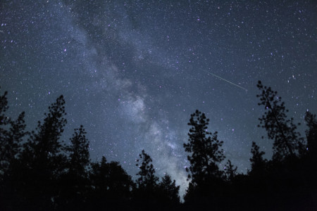 How to Take Gorgeous Smartphone Photos of the Lyrid Meteor Shower ...