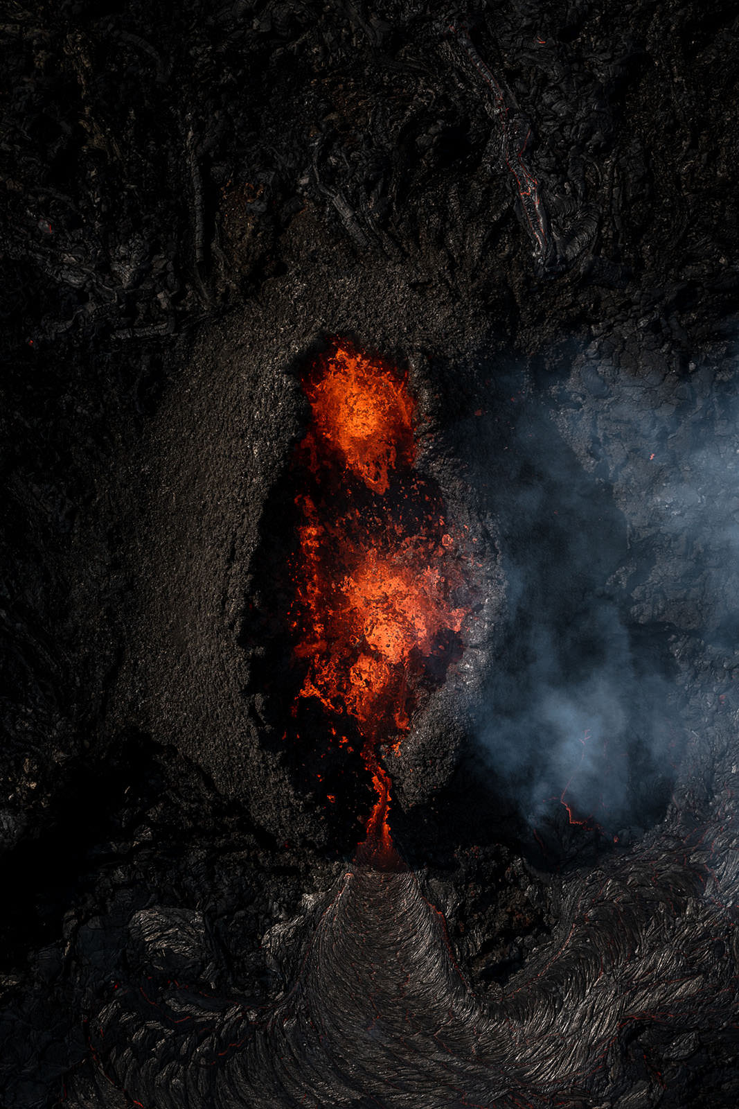 My Journey in Photographing Iceland's Volcano Eruption Over 10 Weeks ...